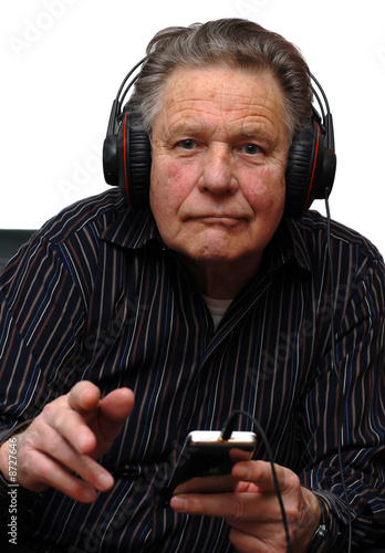 Photo: Rentner mit MP3-Player Rentner mit MP3-Player