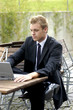 Businessmann mit Laptop