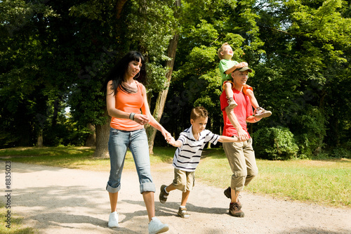 Foto: Spaziergang in Familie Spaziergang in Familie