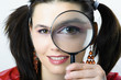 Foto: pretty young woman looking through magnifying pretty young woman looking through magnifying