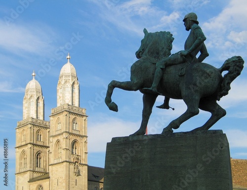 Foto: Zürich - Grossmünster und Hans Waldmann Denkmal Zürich - Grossmünster und Hans Waldmann Denkmal