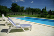 au bord de la piscine