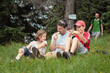 Brotzeitpause bei Wanderung