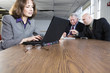 Foto: Business people working in an office. Business people working in an office.