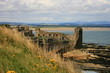 chateau dominant la mer
