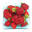 fraises entières dans coupelle de verre fraises entières dans coupelle de verre