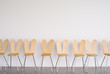 rows of chairs. 一列に並んだ椅子