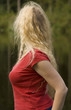 Blonde Frau mit Locken