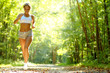 Foto: Pretty young girl runner in the forest. Pretty young girl runner in the forest.