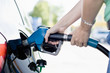 Photo en ligne au meilleur prix Tanking up with gasoline