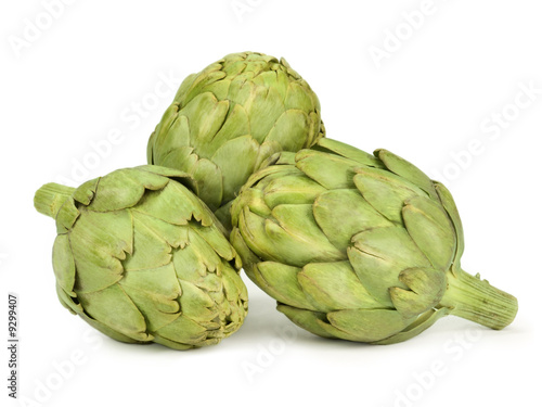 Foto: Artichokes isolated on white Artichokes isolated on white