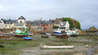 petit port breton à marée basse