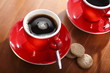 Frisch gebrühter Kaffee in roter Tasse Frisch gebrühter Kaffee in roter Tasse