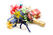 Foto: fancy gift boxes and champagne on white background fancy gift boxes and champagne on white background