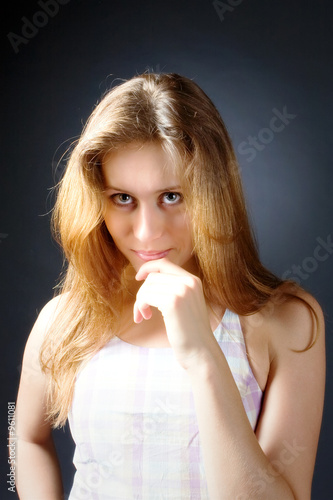 Foto: Portrait of the young attractive girl Portrait of the young attractive girl