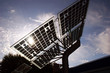 Solarkollektor im Gegenlicht mit Sonnenstrahlen