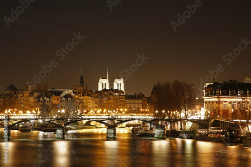 Paris Paris