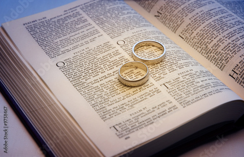 Christian Wedding Bands on Wedding Bands On A Bible    Oconnelll  9758467