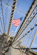 Drapeau américain sur le pont de Brooklyn Drapeau américain sur le pont de Brooklyn