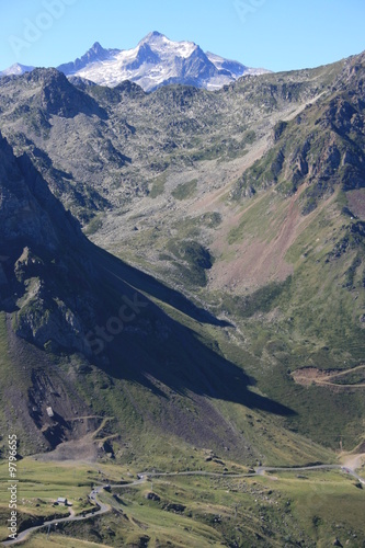 Massif de Néouvielle et route menant au Tourmalet (Pyrénées)