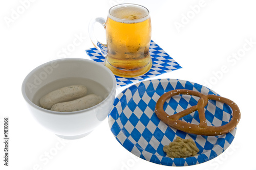 Oktoberfest mit Bier, Brezel und Weisswurst