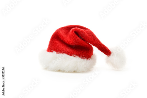 eine weihnachtsmütze auf weissem hintergrund