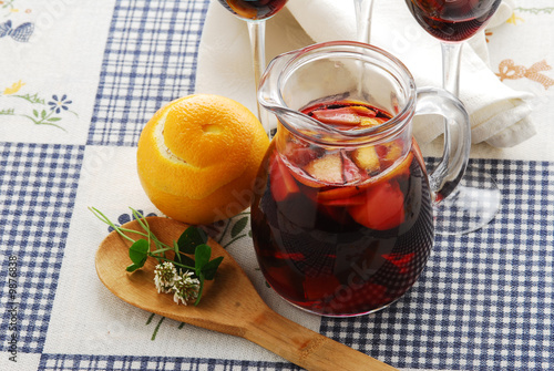 Foto: Sangria al trifoglio - Cucina alle erbe e fiori Sangria al trifoglio - Cucina alle erbe e fiori