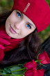 Foto: Girl with red roses in park Girl with red roses in park