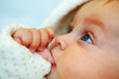 Bebe tete sa pouce Bebe tete sa pouce