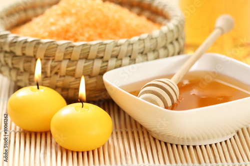 aromatic honey bath - bath salt and some sweet honey