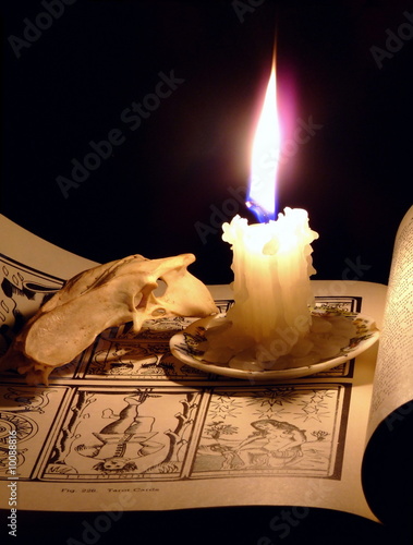 Foto: Candle, Skull and Book Candle, Skull and Book