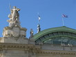Statue de femme sur le toit du Grand palais, Paris, France.
