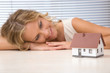 Foto: businesswoman with house for real estate concept businesswoman with house for real estate concept