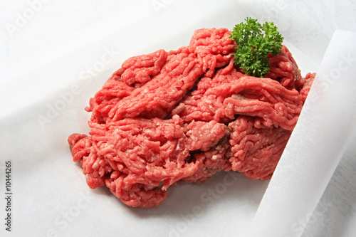 Photo: Lean fresh ground beef, on butcher's paper Lean fresh ground beef, on butcher's paper