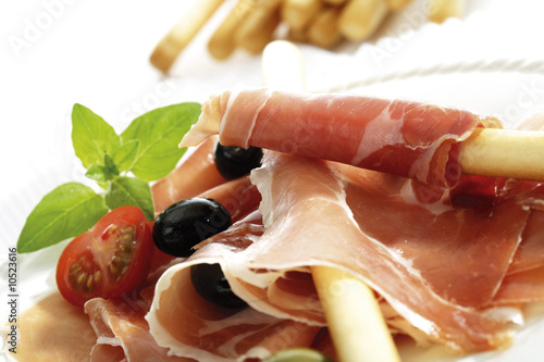 Foto: Grissini with parma ham and olives Grissini with parma ham and olives