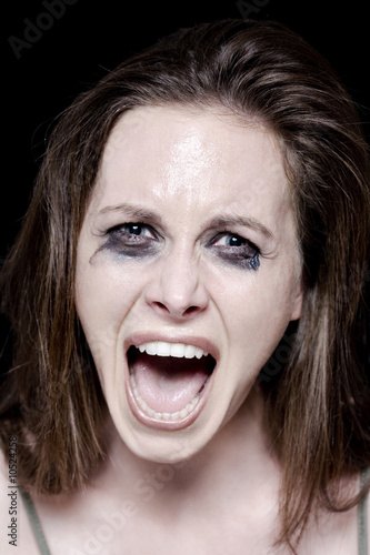 Photo: Junge Frau weint Junge Frau weint