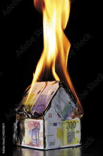 Photo: House of Euro notes burning House of Euro notes burning