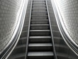 L'escalator parisien - sortie du métro L'escalator parisien - sortie du métro