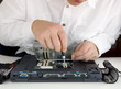 EDV-Techniker bei der Arbeit
