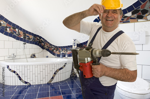 Installateur im Badezimmer Installateur im Badezimmer