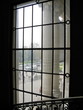 Fenêtre monumentale, colonnes de pierre.