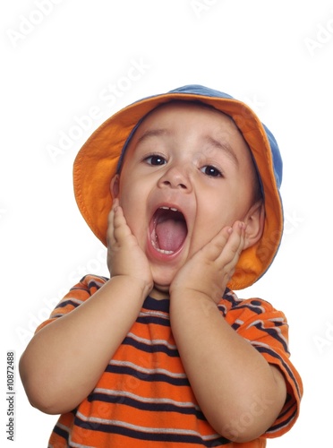 Foto: Two-year-old boy with shocked expression Two-year-old boy with shocked expression