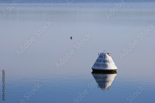 Photo: Eine Boje auf dem Möhnesee Eine Boje auf dem Möhnesee