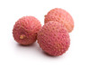 Lychee bilden ein Dreieck auf weiß
