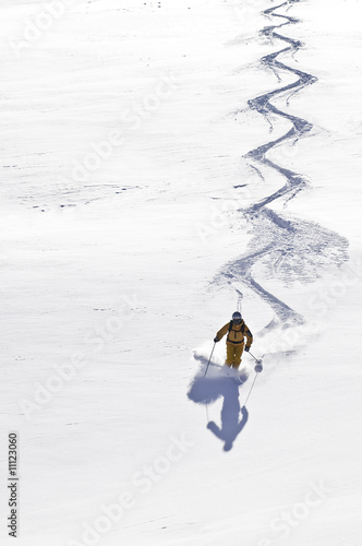 Photo: wedeln im unberührten Pulverschnee wedeln im unberührten Pulverschnee