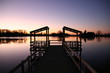 Ponton sur couché de soleil