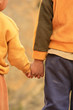 Kinder Hand in Hand