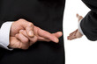 gekreuzte Finger bei Handschlag