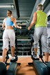 Foto: Paar auf dem Crosstrainer im Fitnessstudio Paar auf dem Crosstrainer im Fitnessstudio