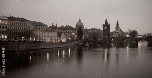 Photo: Vista del río en Praga Vista del río en Praga